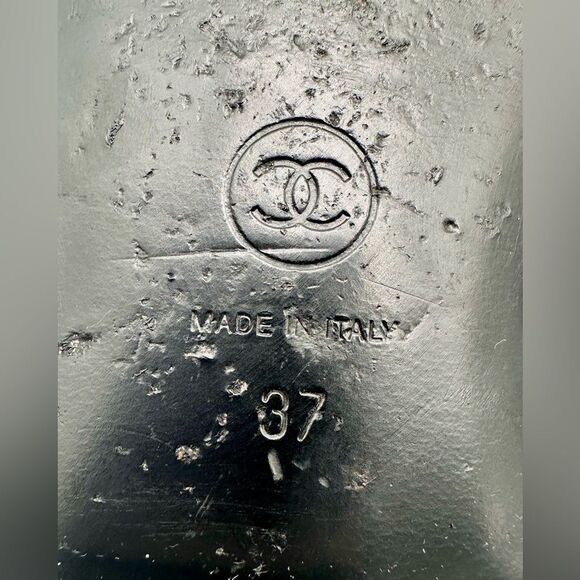 CHANEL CC Silver Logo Black Leather Thong T - Strap Sandals Flats EU 37 US 6-6.5 - Picture 9 of 14